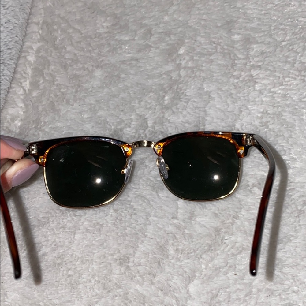 Sunglasses - Picture 3 of 4